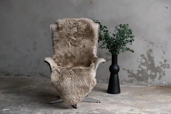 Lammfell-Auflagen-für-Hochlehner-Sessel-Sitzkomfort-aus-Fell Gerberei Birke Fellshop