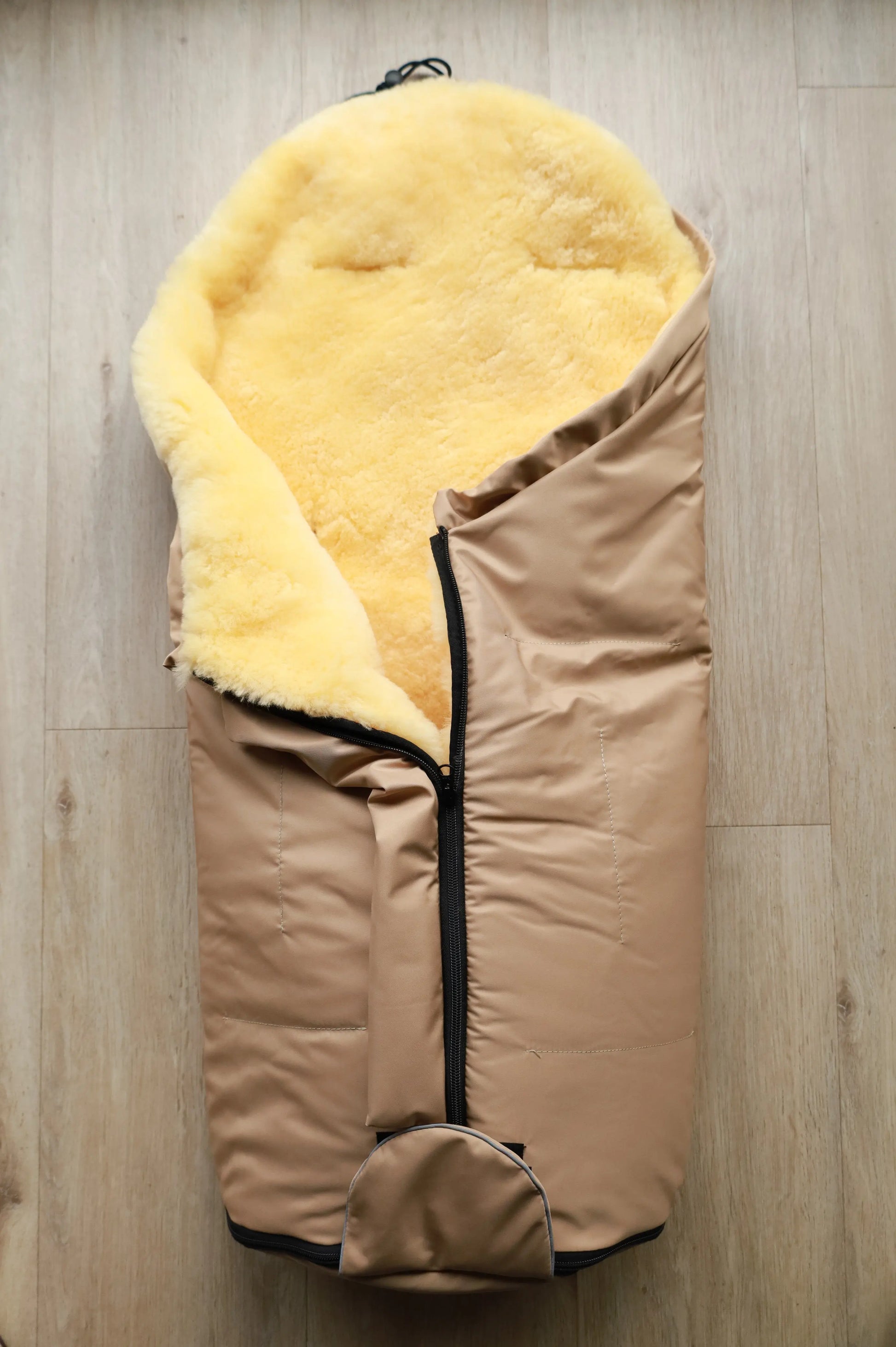 Premium Baby- Kinderwagenfußsack mit Lammfell (Champagner-Gold, Olive, Schlamm, Anthrazit, Dunkelblau oder Schwarz)
