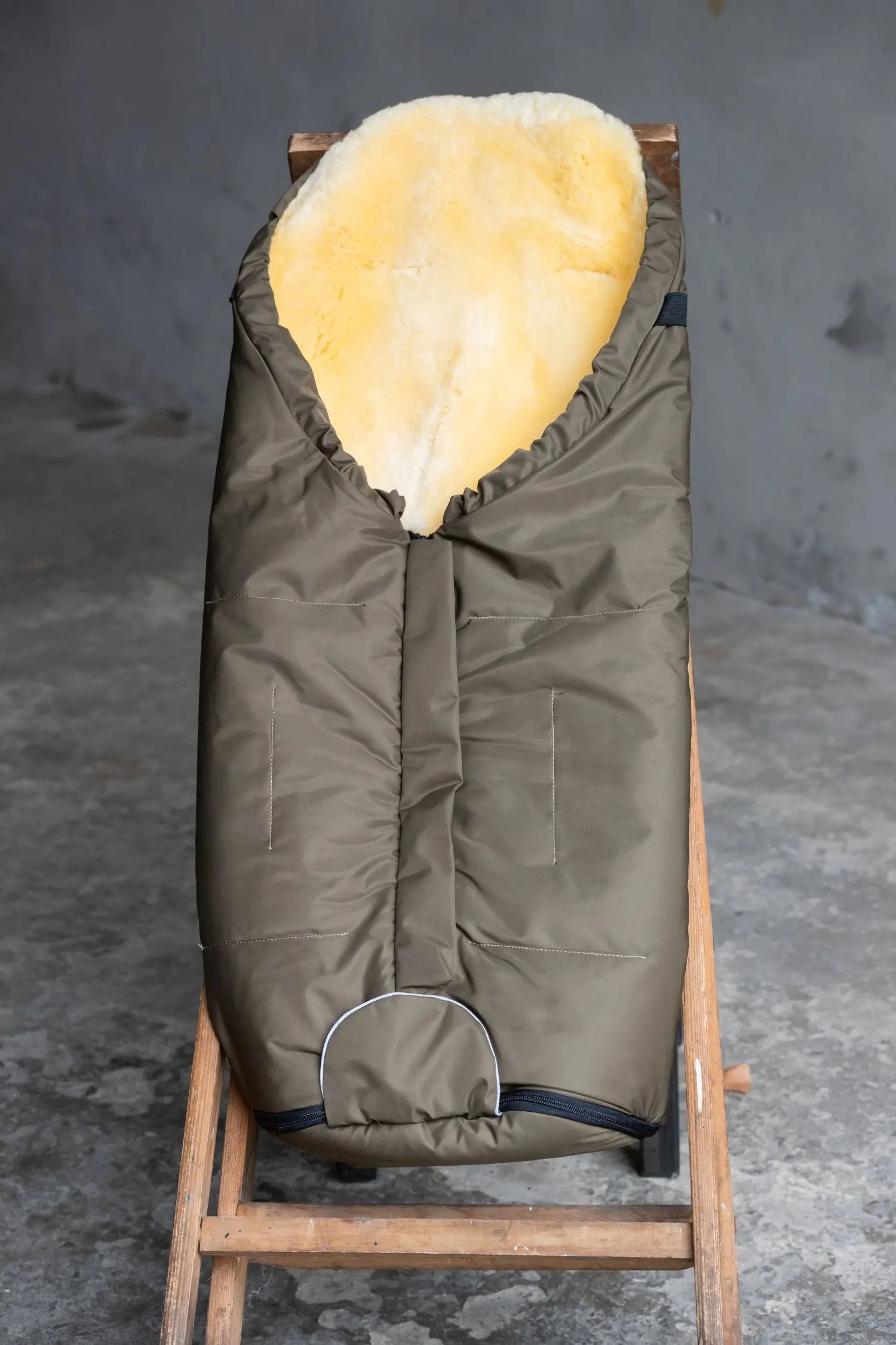 Premium Baby- Kinderwagenfußsack mit Lammfell (Champagner-Gold, Olive, Schlamm, Anthrazit, Dunkelblau oder Schwarz)