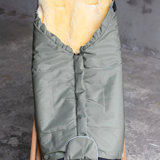 Premium Baby- Kinderwagenfußsack mit Lammfell (Champagner-Gold, Olive, Schlamm, Anthrazit, Dunkelblau oder Schwarz)