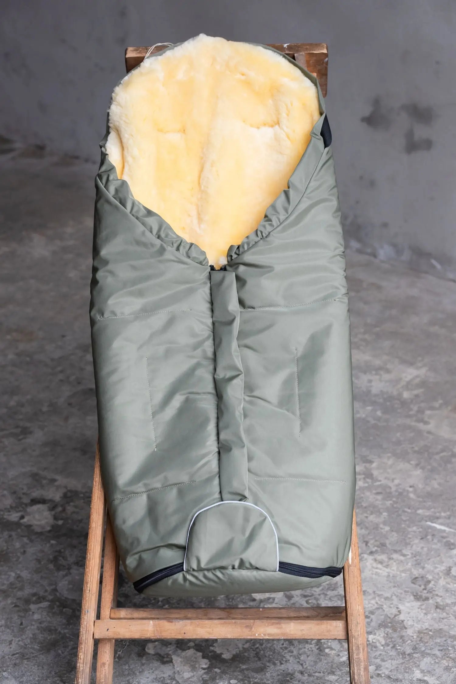 Premium Baby- Kinderwagenfußsack mit Lammfell (Champagner-Gold, Olive, Schlamm, Anthrazit, Dunkelblau oder Schwarz)