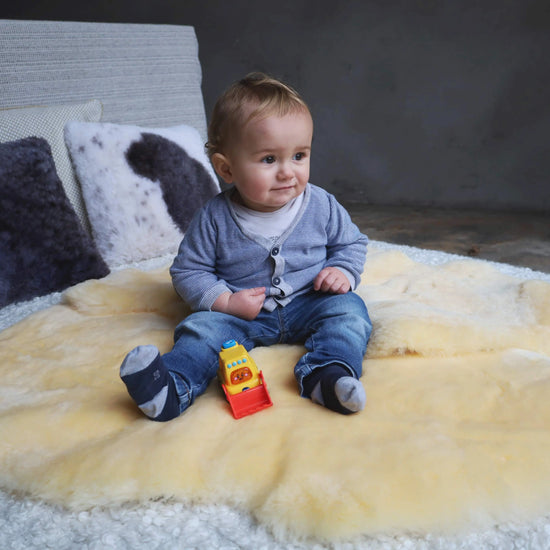 Baby-Lammfell medizinisch als Kinderwageneinlage