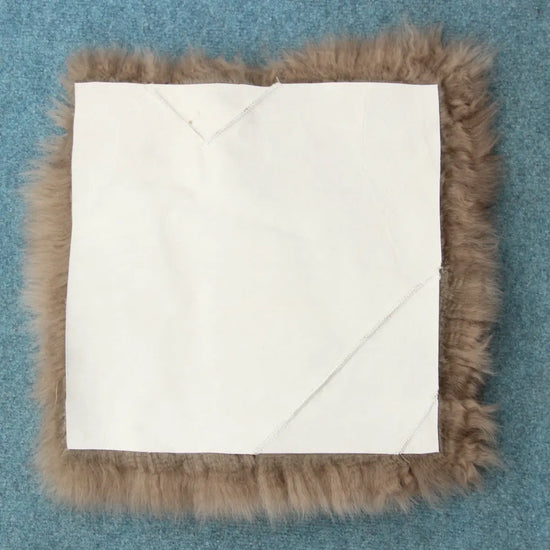 Lammfell Sitzauflage Eckig Taupe