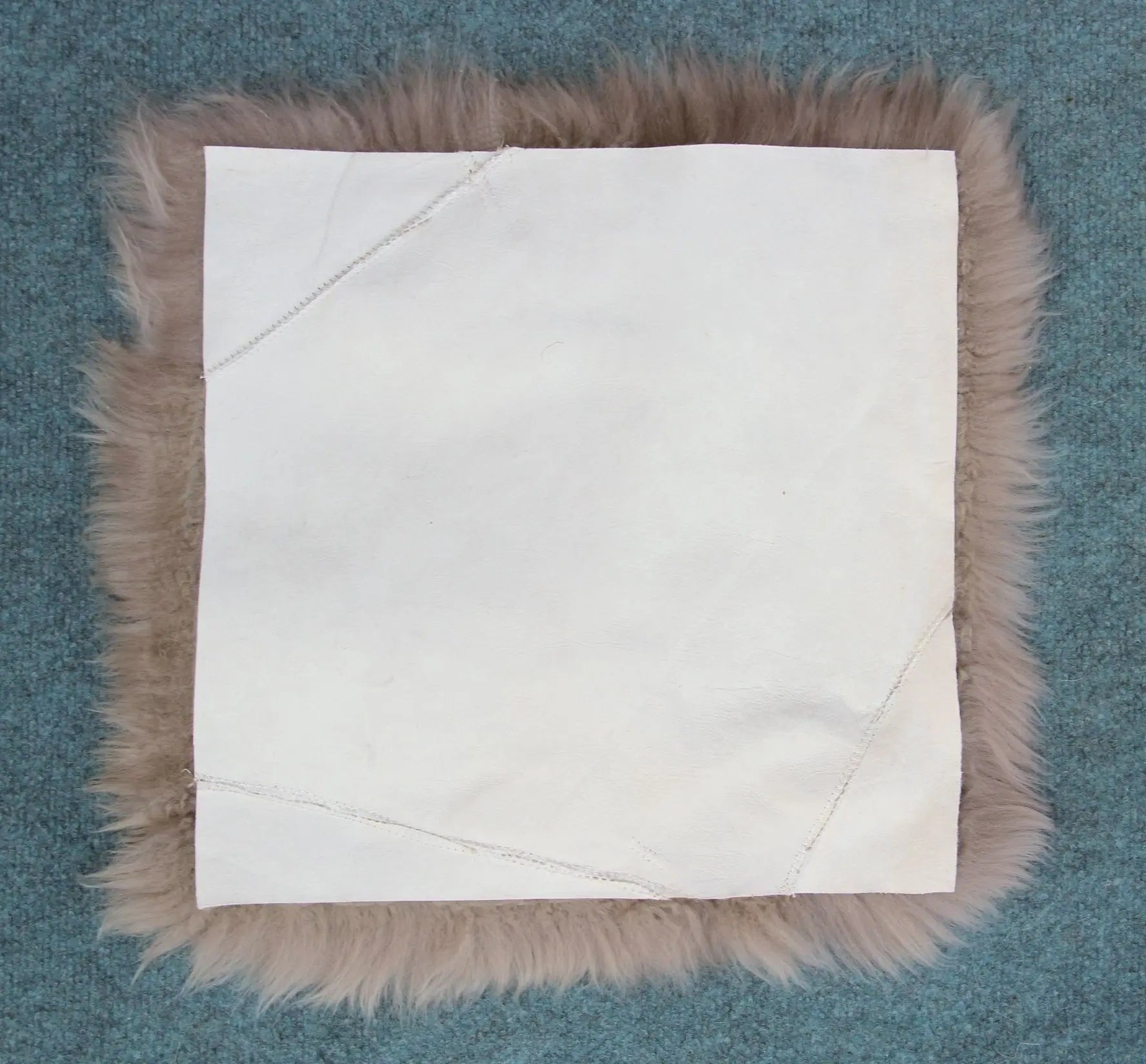 Lammfell Sitzauflage Eckig Stone