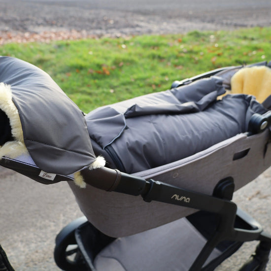 Kinderwagen-Set: Fußsack & Handwärmer – warm & weich durch den Winter Gerberei Birke Fellshop