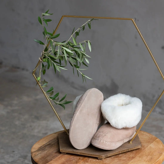 Lammfell Hausschuh  Ruven l Braun mit Ledersohle l Gr. 38-47