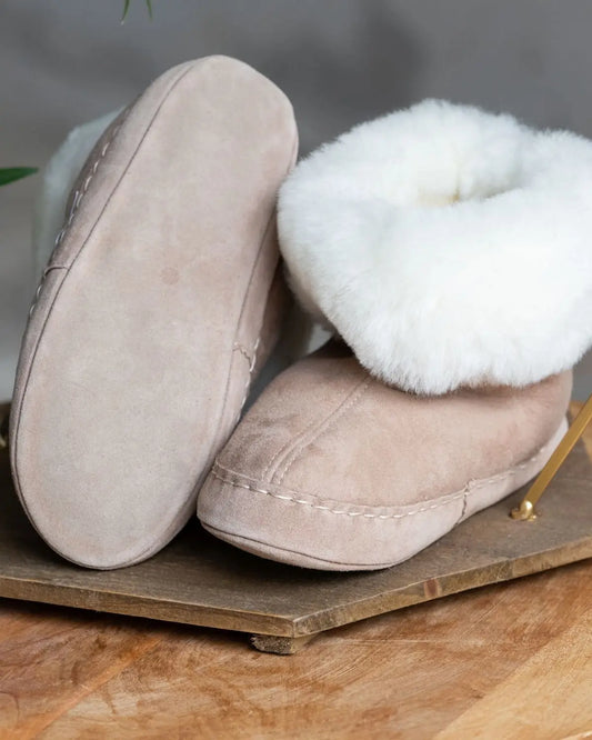 Lammfell Hausschuh  Ruven l Braun mit Ledersohle l Gr. 38-47