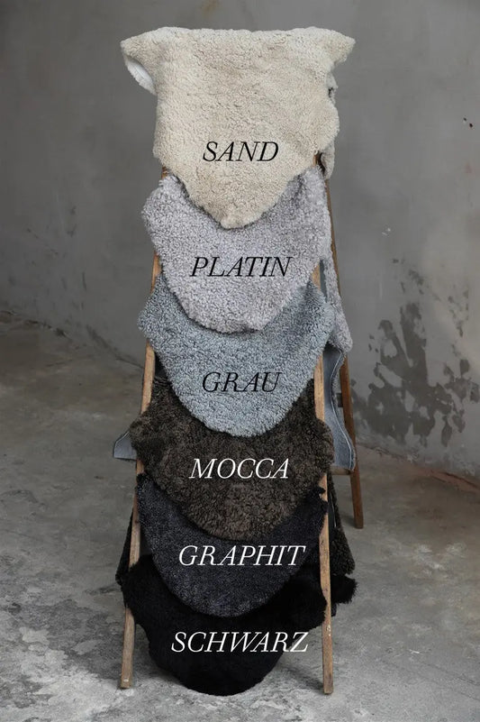 Lammfell Curly - Platin - (geschoren gelockt hellgrau)