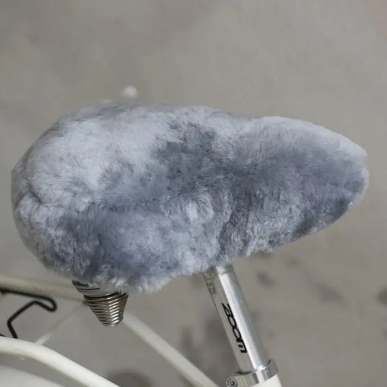 Fahrradsattelbezug aus Lammfell Silber