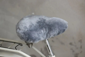 Fahrradsattelbezug aus Lammfell Silber
