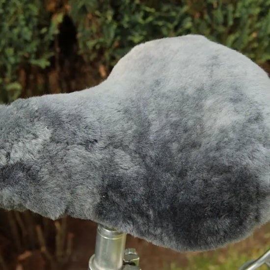 Fahrradsattelbezug aus Lammfell Anthrazit