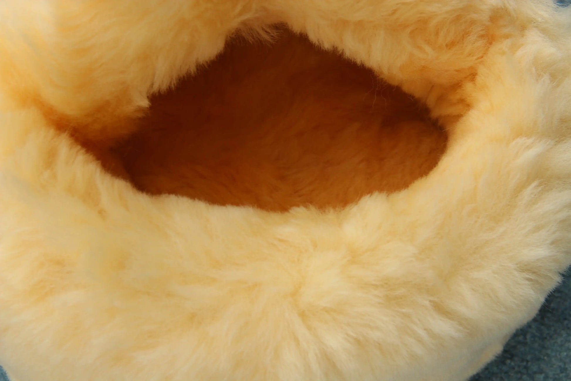 Lammfell Fußsack Fußwärmer (Schwarz, Rot oder Blau)