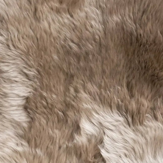 1,5er Lammfell Taupe 145 cm - Langhaar  Gerberei Birke Fellshop