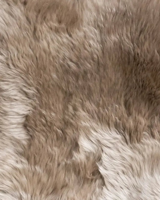 1,5er Lammfell Taupe 145 cm - Langhaar  Gerberei Birke Fellshop
