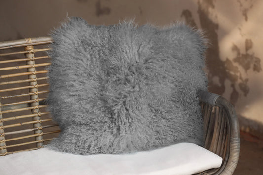 Tibet Lammfellkissen Hellgrau  Gerberei Birke Fellshop