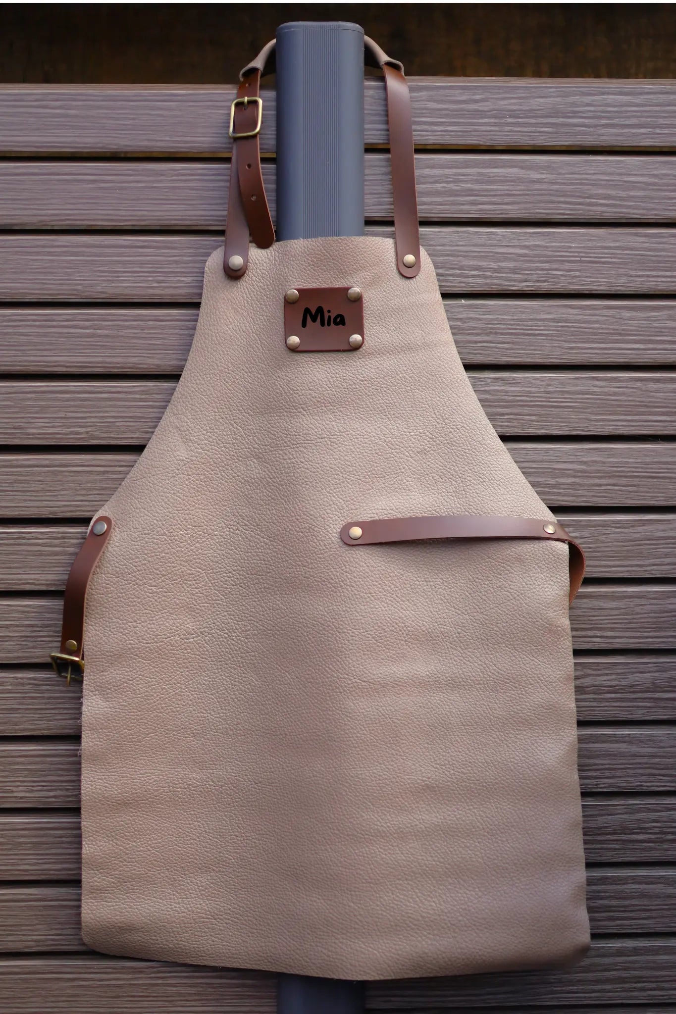 Premium Kinder-Grillschürze aus Leder mit Wunschname | Grau  Gerberei Birke Fellshop