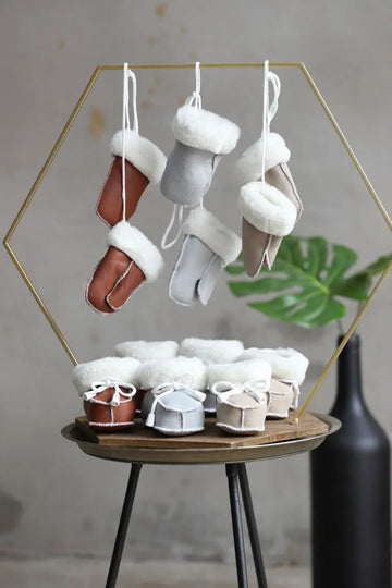 Set Lammfell Babyschuhe und Babyhandschuhe Braun, Grau oder Taupe