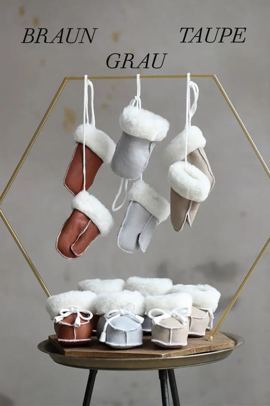 Set Lammfell Babyschuhe und Babyhandschuhe Braun, Grau oder Taupe