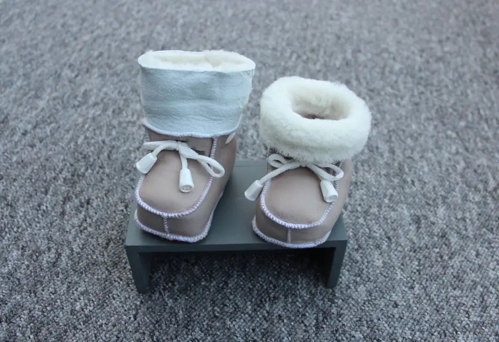 Set Lammfell Babyschuhe und Babyhandschuhe Braun, Grau oder Taupe