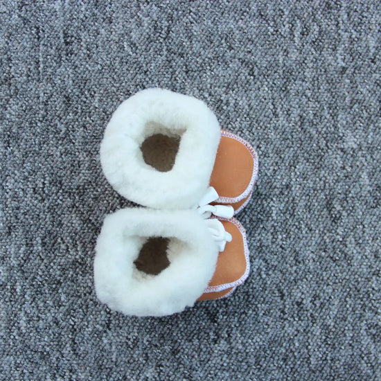 Set Lammfell Babyschuhe und Babyhandschuhe Braun, Grau oder Taupe