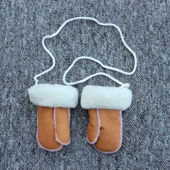 Set Lammfell Babyschuhe und Babyhandschuhe Braun, Grau oder Taupe