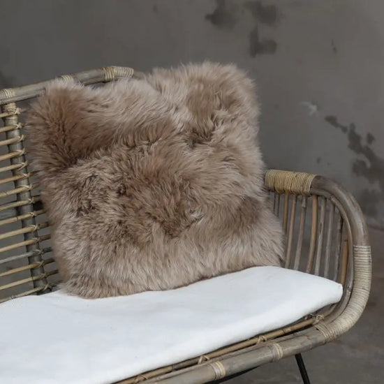 Lammfell Kissen Taupe