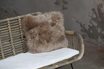 Lammfell Kissen Taupe