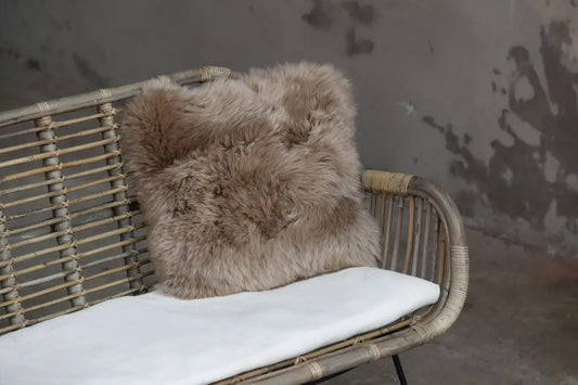 Lammfell Kissen Taupe