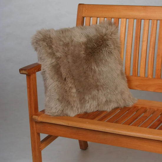Lammfell Kissen Taupe