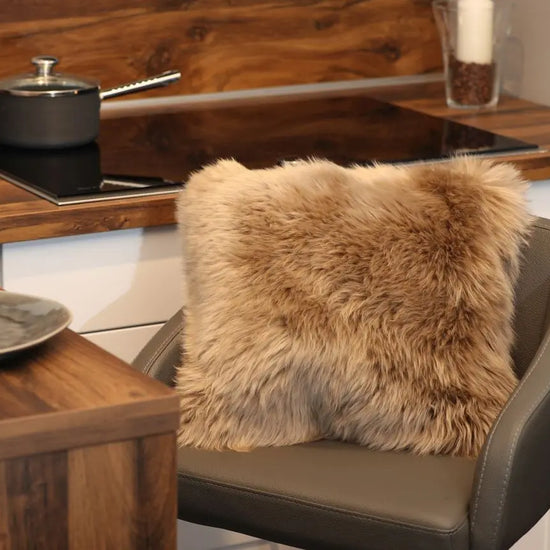 Lammfell Kissen Taupe