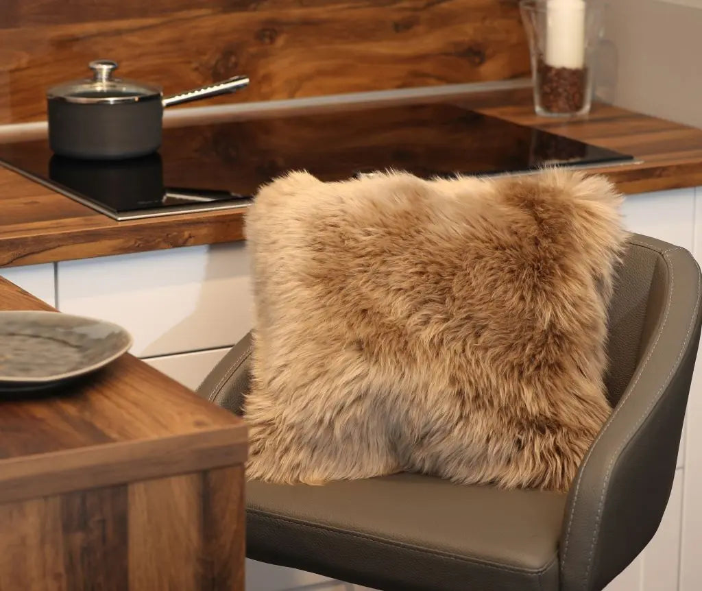Lammfell Kissen Taupe