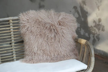 Tibet Lammfellkissen Taupe
