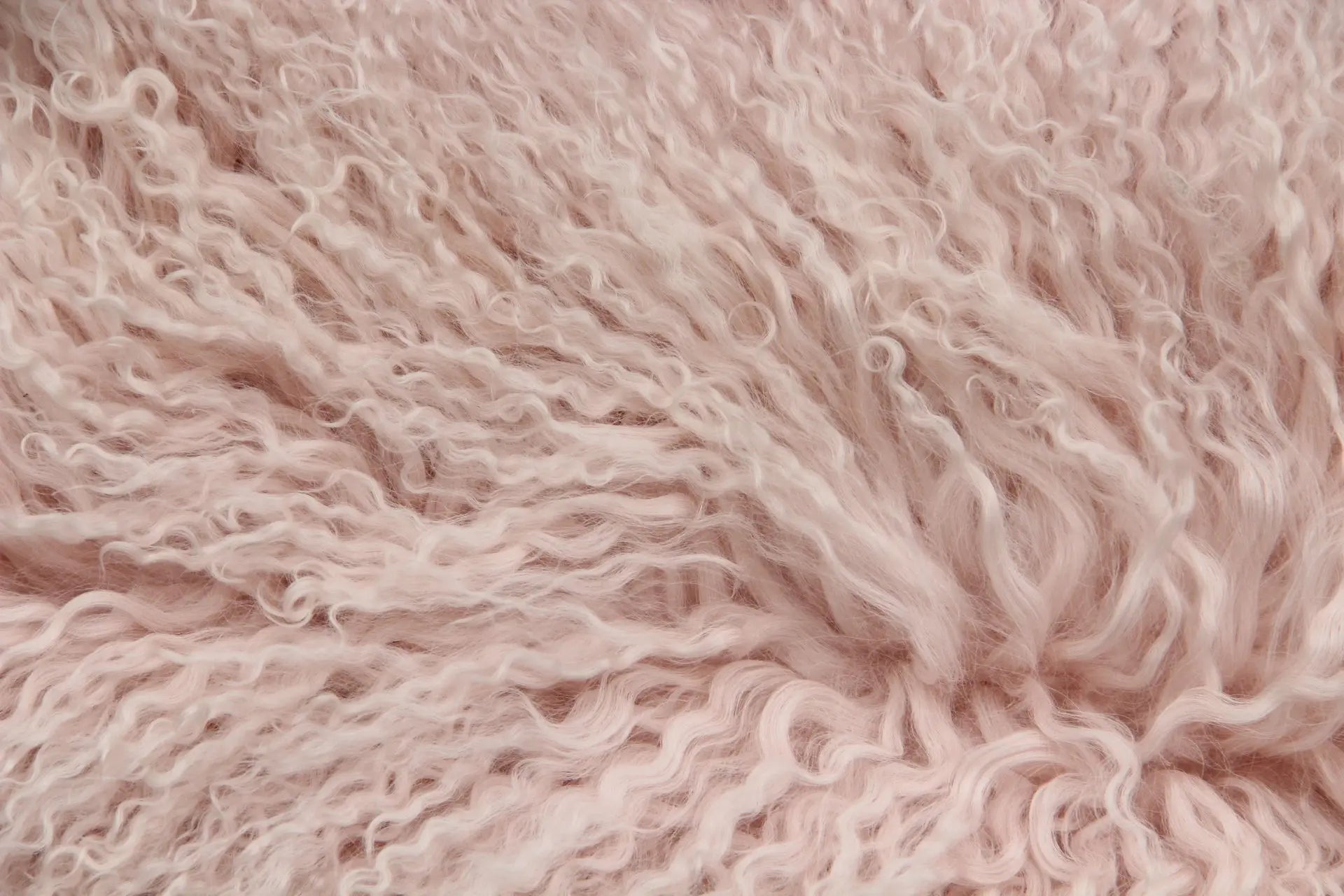 Tibet Schaffell wie Gotland rose gefärbt