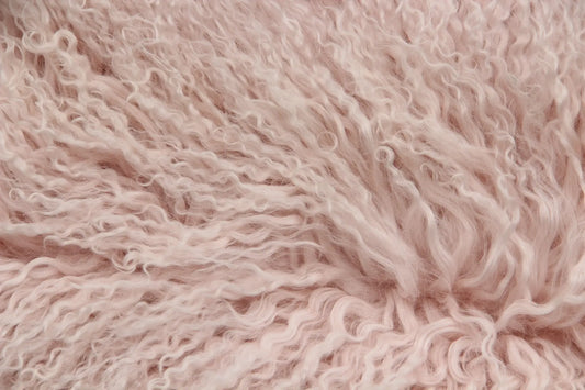 Tibet Schaffell wie Gotland rose gefärbt