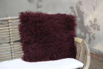Tibet Lammfellkissen Weinrot