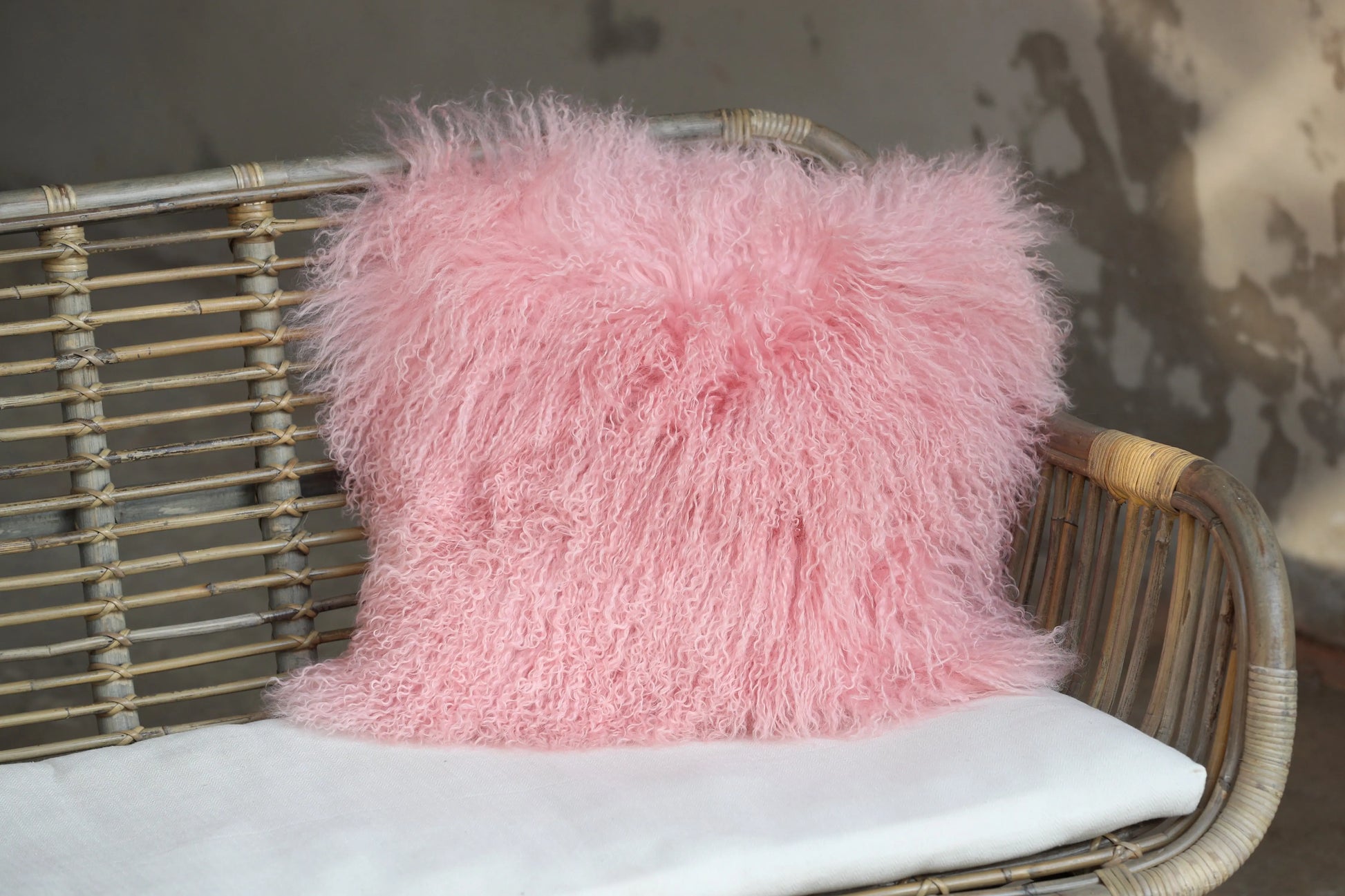 Tibet Lammfellkissen Pink