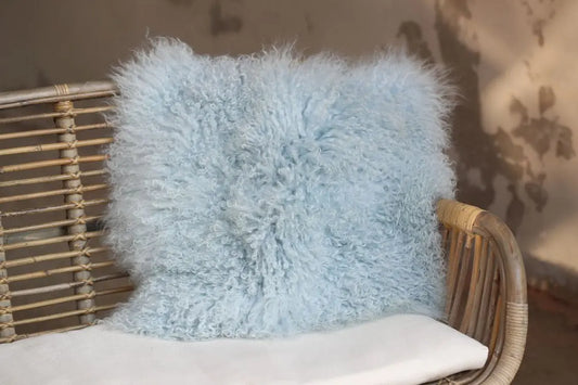 Tibet Lammfellkissen Hellblau