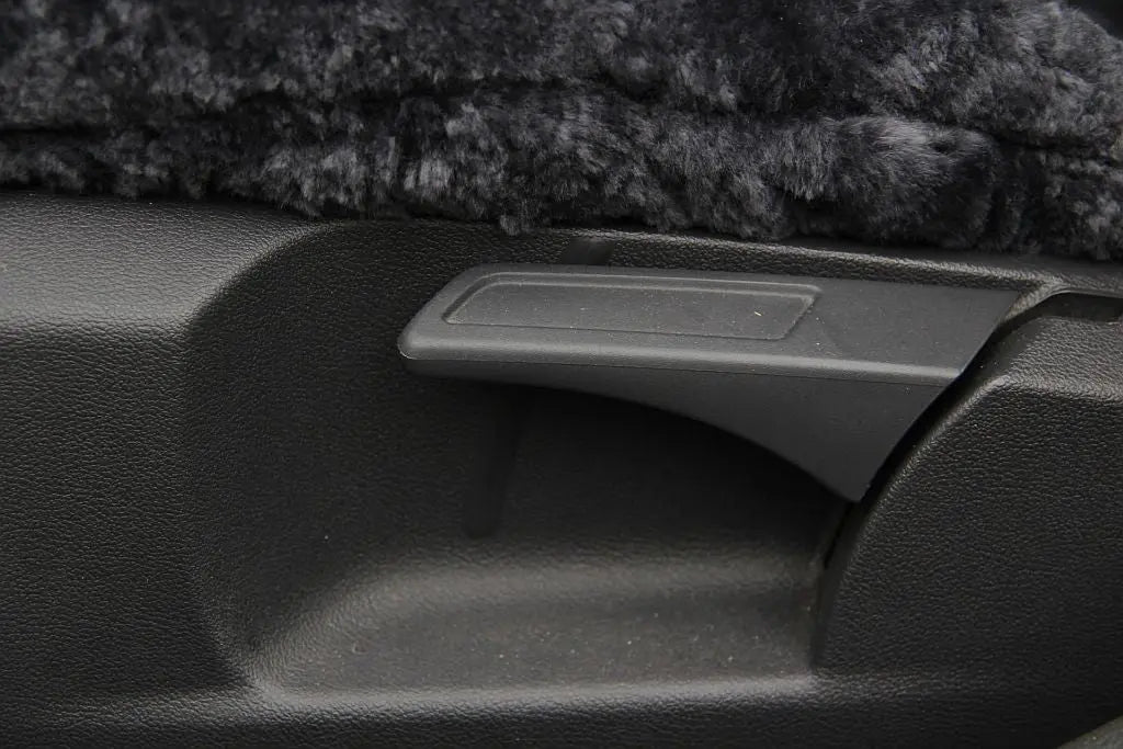 Premium Autofell für Mittelklasse Wagen mit Airbag im Sitz (Anthrazit)