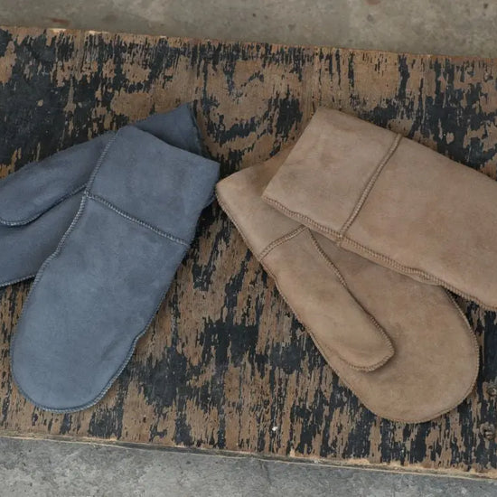 Lammfellhandschuhe braun oder grau (Fäustlinge)