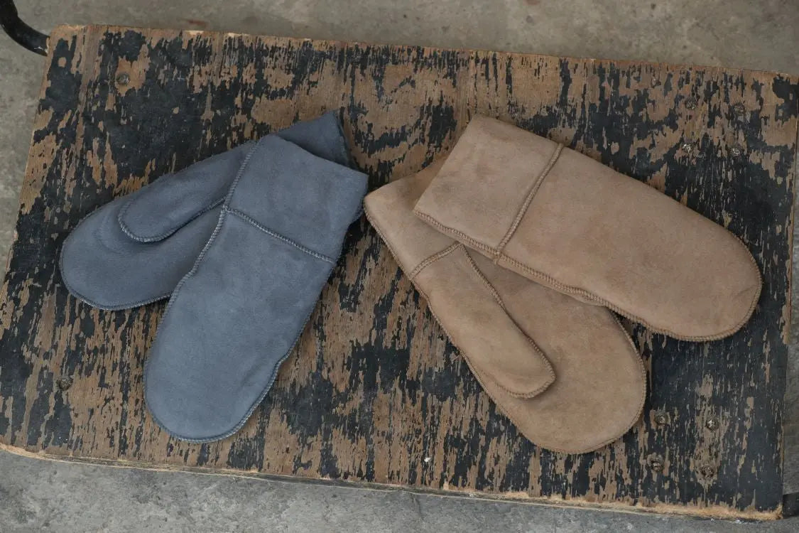 Lammfellhandschuhe braun oder grau (Fäustlinge)