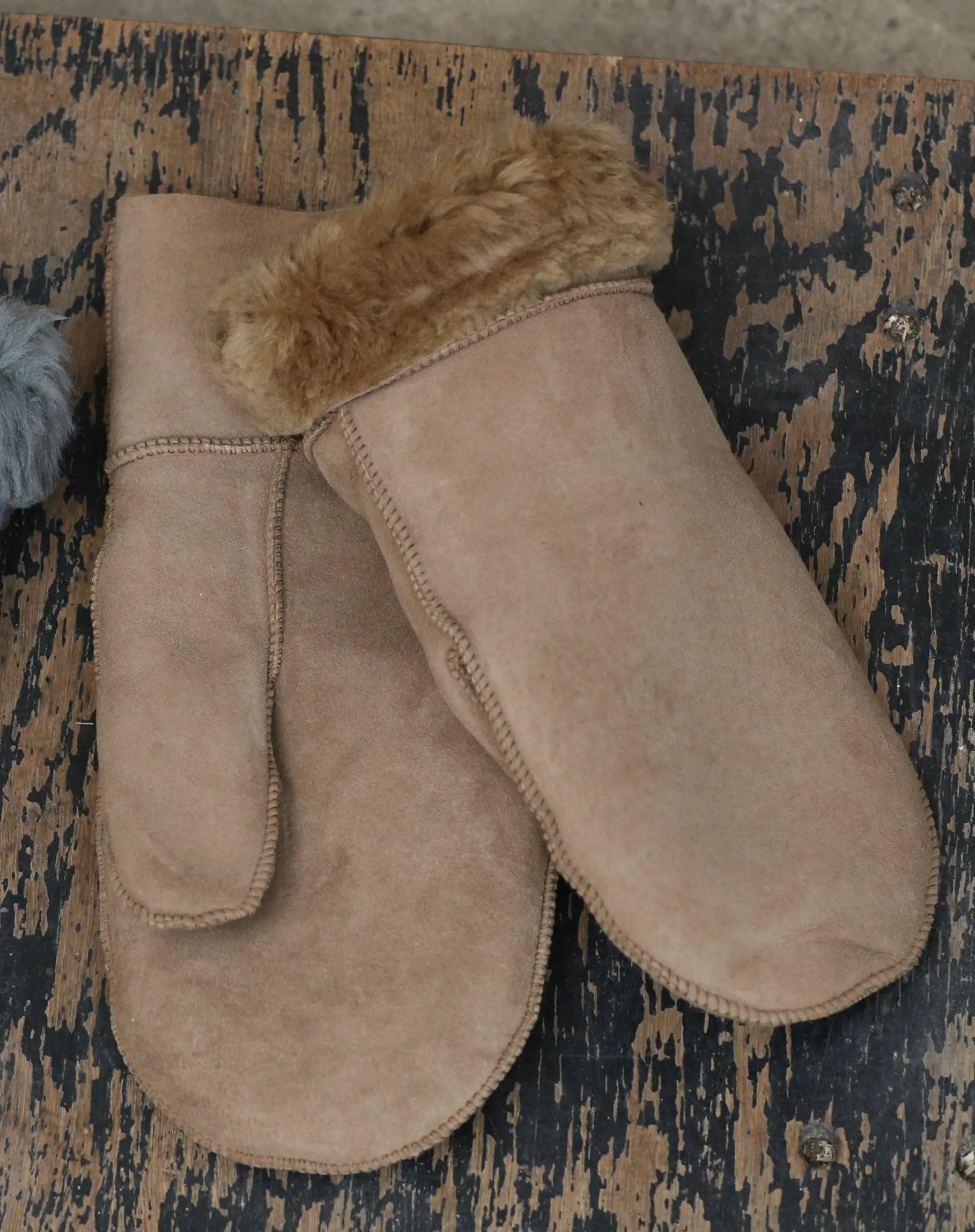 Lammfellhandschuhe braun oder grau (Fäustlinge)