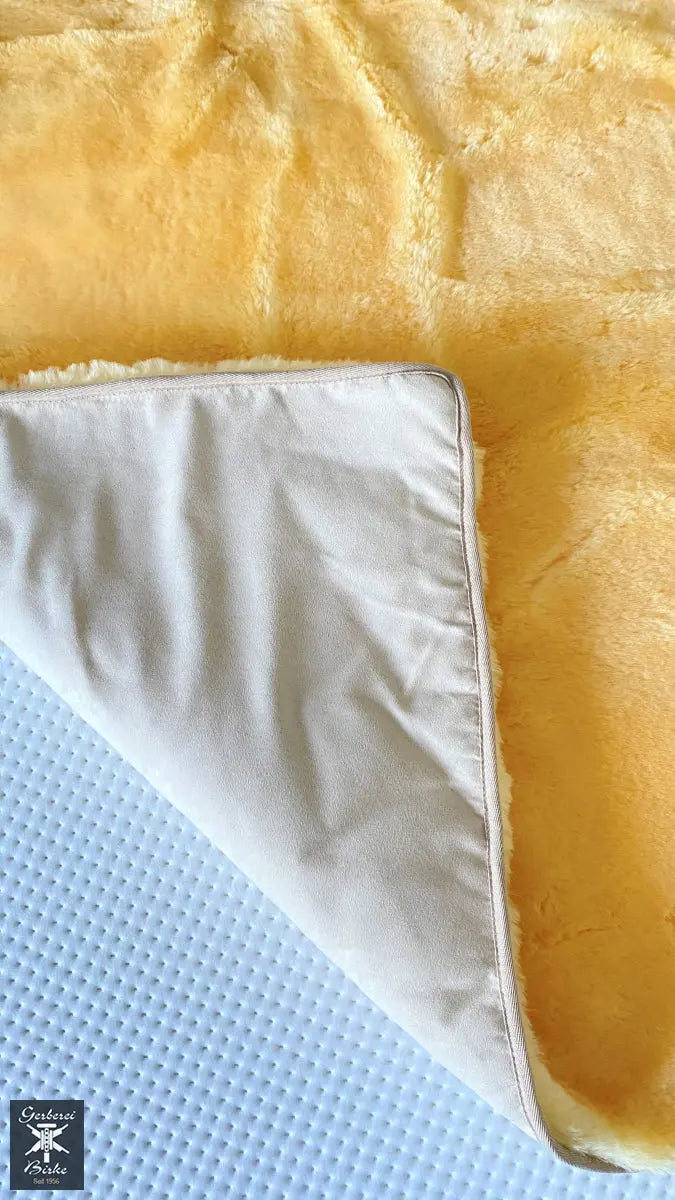 Premium Lammfelldecke 200 x 100 cm Bettauflage Lammfellunterbett Gerberei Birke Fellshop