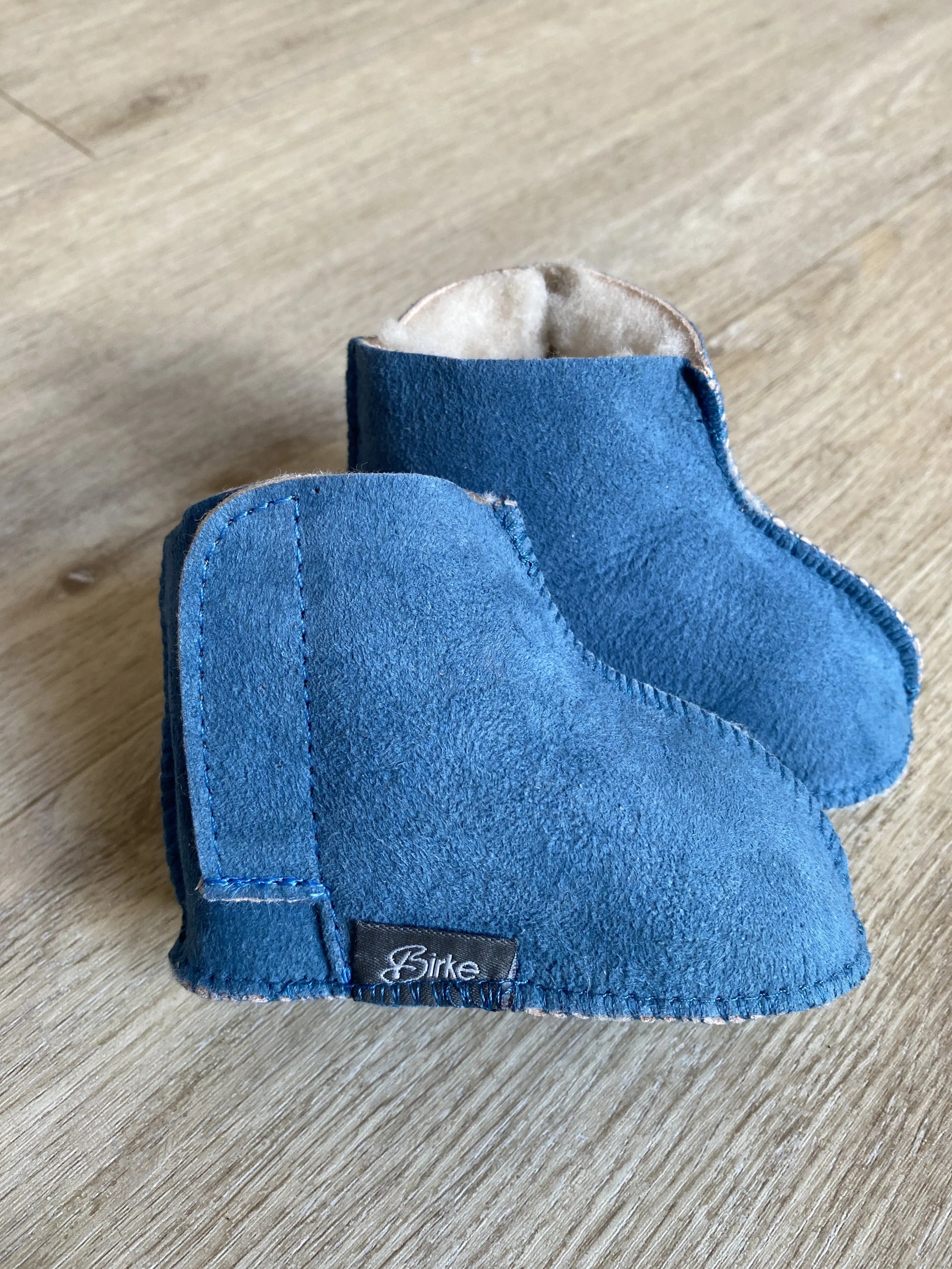 Lammfell Babyschuhe Jaro (Blau oder Braun)