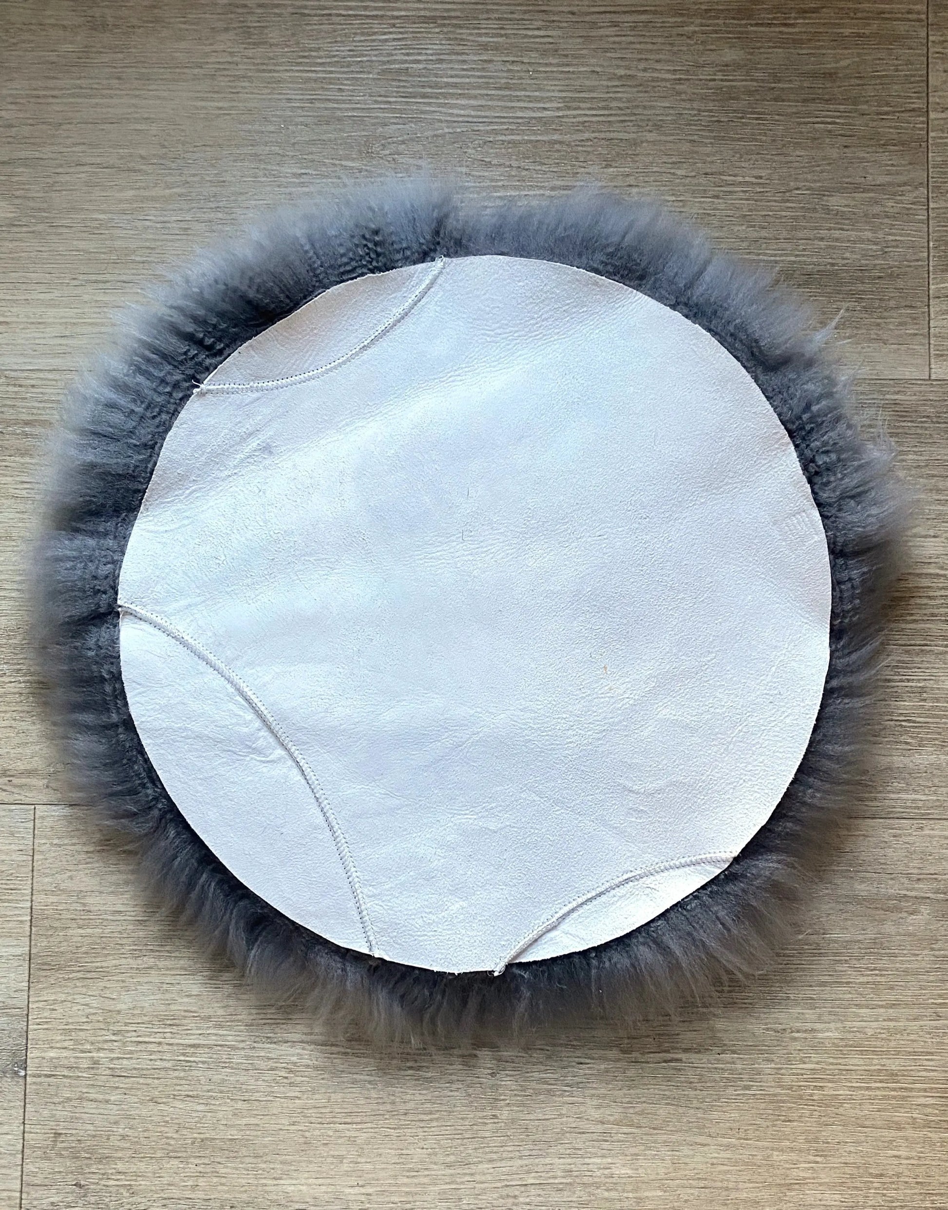 Lammfell Sitzauflage Rund Silber (grau)