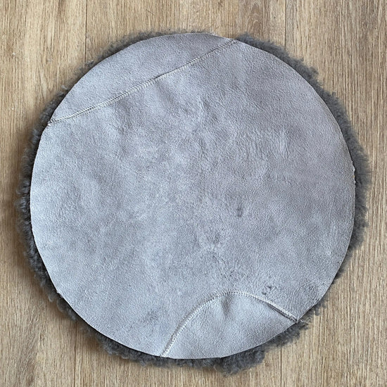 Lammfell Sitzauflage Curly Rund Grau