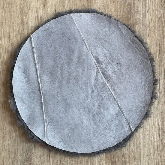 Lammfell Sitzauflage Curly Rund Grau