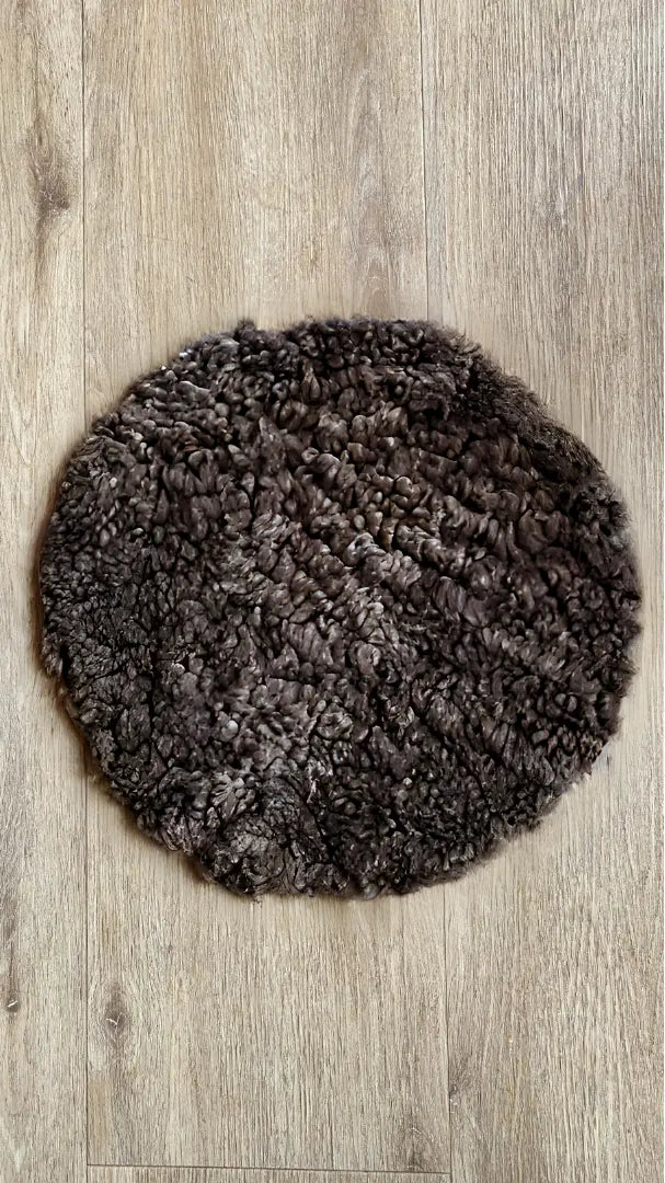 Lammfell Sitzauflage Curly Rund Mocca