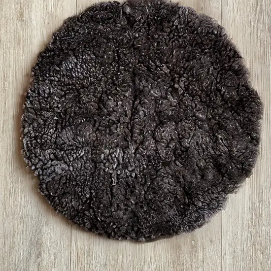 Lammfell Sitzauflage Curly Rund Mocca