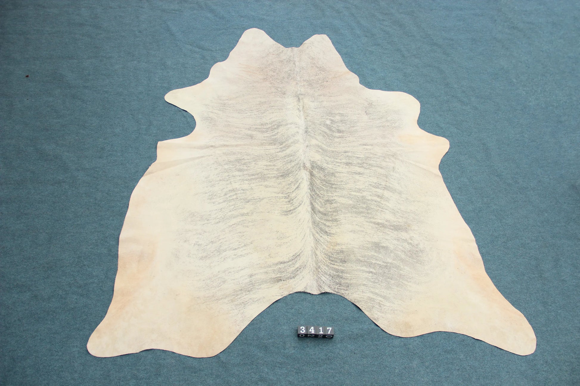 Kuhfell Grau Beige Weiß getigert (3417)