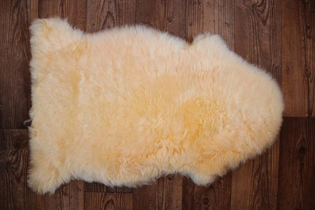 Lammfell Goldgelb (nicht geschoren)